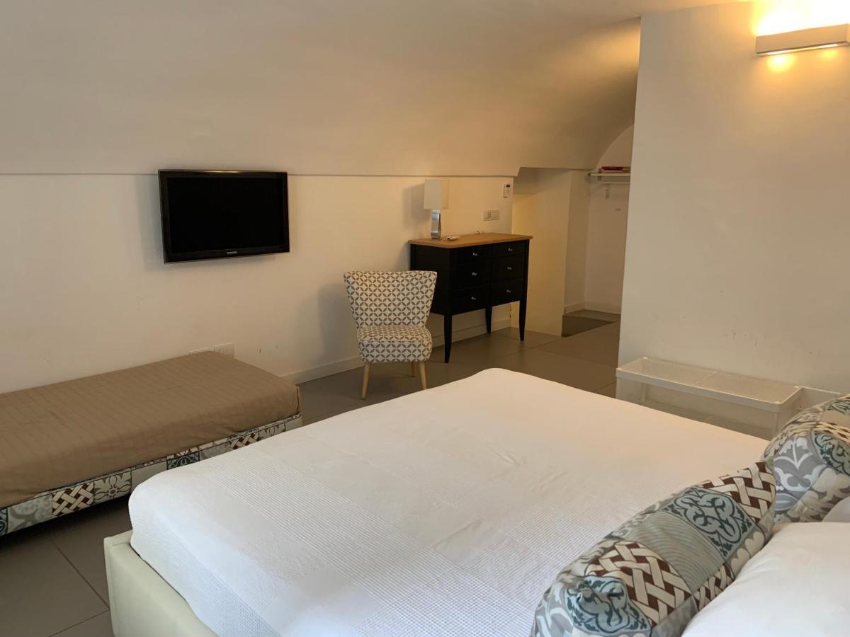 A Casa Di Anna Bed & Breakfast เนเปิลส์ ภายนอก รูปภาพ
