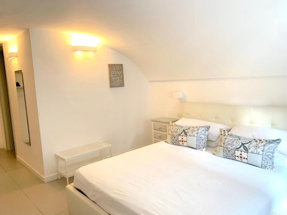 A Casa Di Anna Bed & Breakfast เนเปิลส์ ภายนอก รูปภาพ