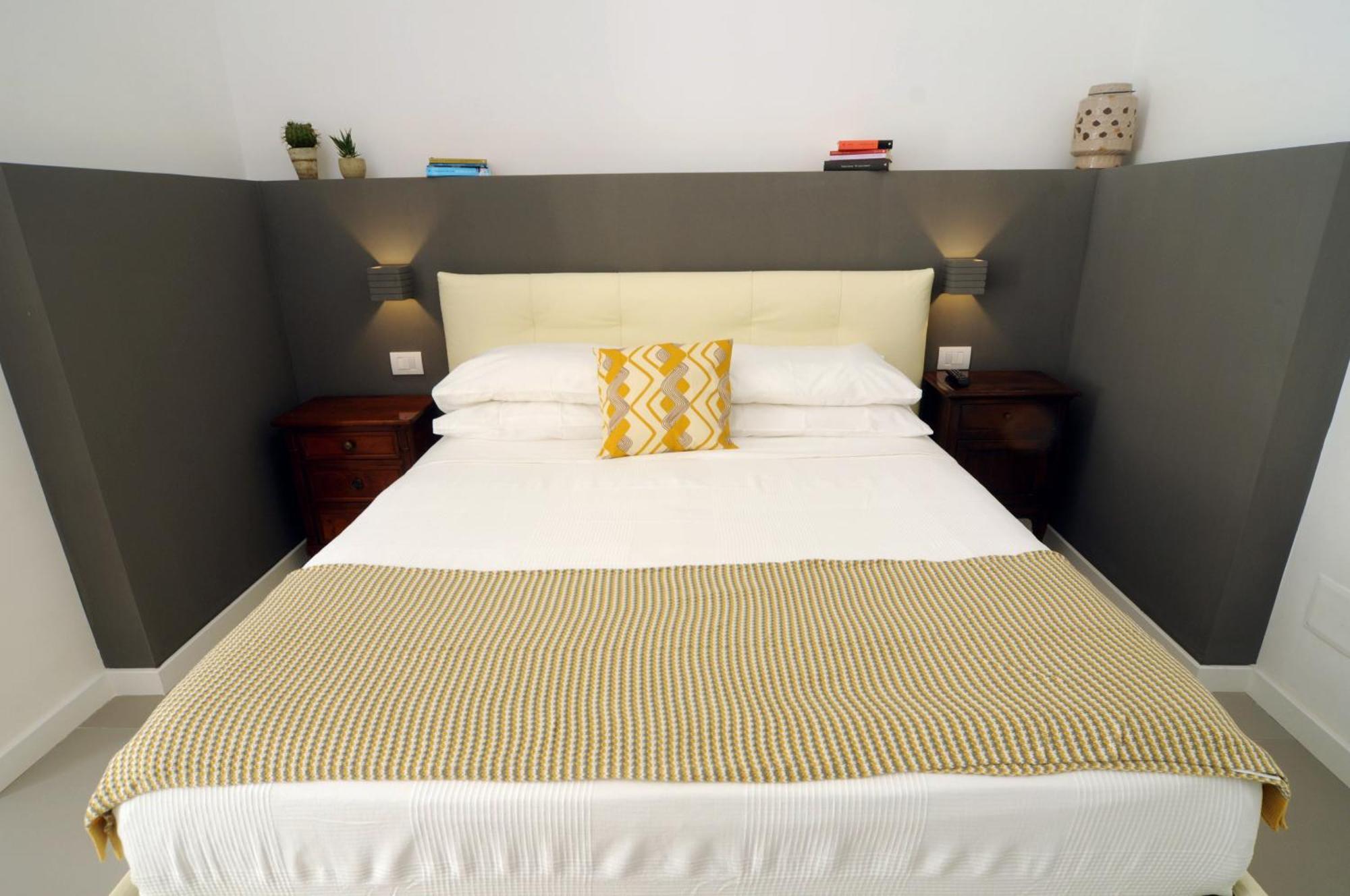 A Casa Di Anna Bed & Breakfast เนเปิลส์ ภายนอก รูปภาพ
